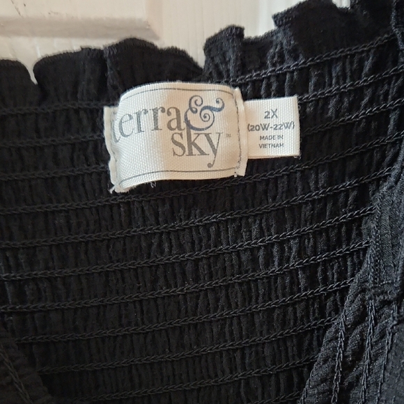 Black Ruffled Women's Top - Picture 2 of 2